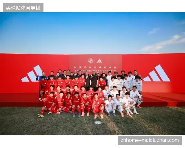 上海队通过精准引援大幅提升实力,李弘权等年轻球员的成长为球队注入新活力 上海队通过精准引援大幅提升实力,李弘权等年轻球员的成长为球队注入新活力